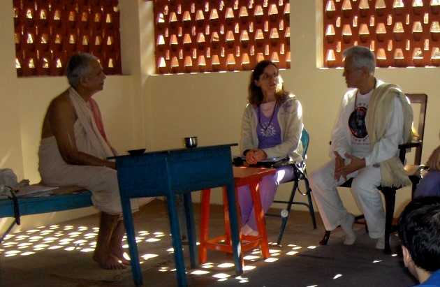 Rencontre avec H.H. Shrí Svámin Maheshánanda Jí Mahá Rája - Keivalyadhama Yoga Institute, Lonavala, Inde - 2008