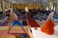 Mahá Sádhaná ministrado pelo Guru Jí aos alunos do  Keivalyadhama Yoga Institute, Lonavala, Índia - 2015, Março, 14