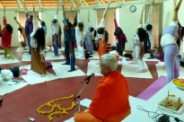 Mahá Sádhaná ministrado pelo Guru Jí aos alunos do  Keivalyadhama Yoga Institute, Lonavala, Índia - 2015, Dezembro