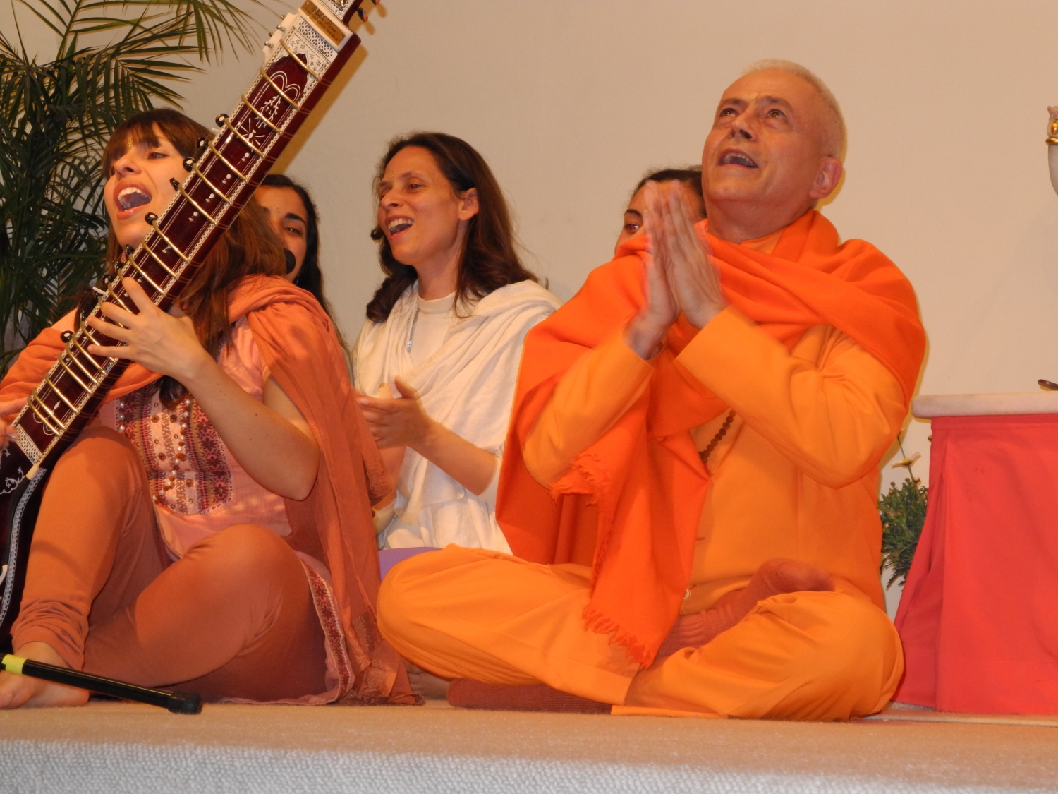 Encontro de H.H. Jagat Guru Amrta Sūryānanda Mahā Rāja com o Mestre Sukadev Bretz - Yoga Vidya, Bad Meinberg, Alemanha - 2012, Março