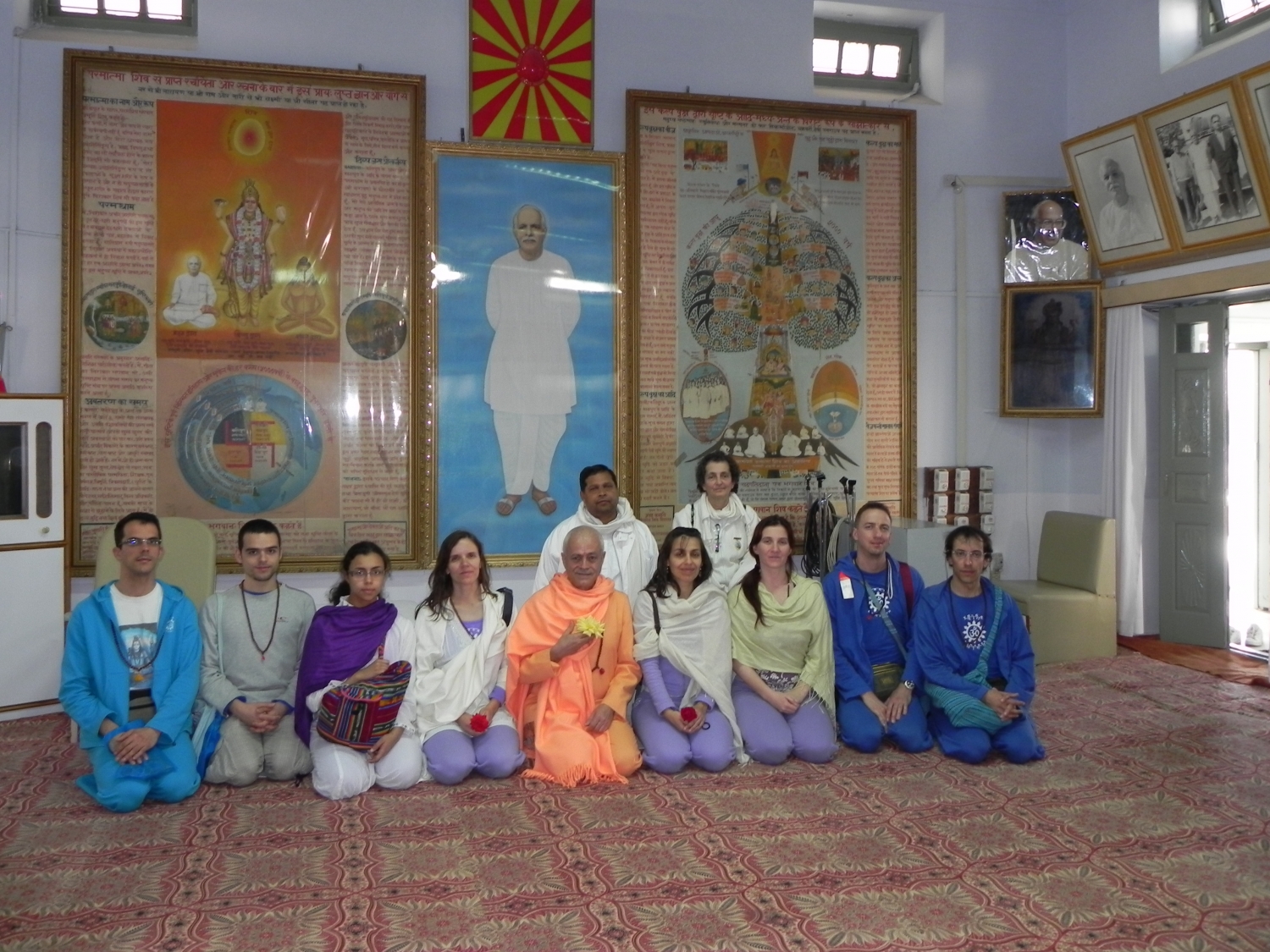 Meeting of H.H. Jagat Guru Amrta Sūryānanda Mahā Rāja with B.K. Dadi Janki - Brahma Kumaris, Mount Abu, India – 2011