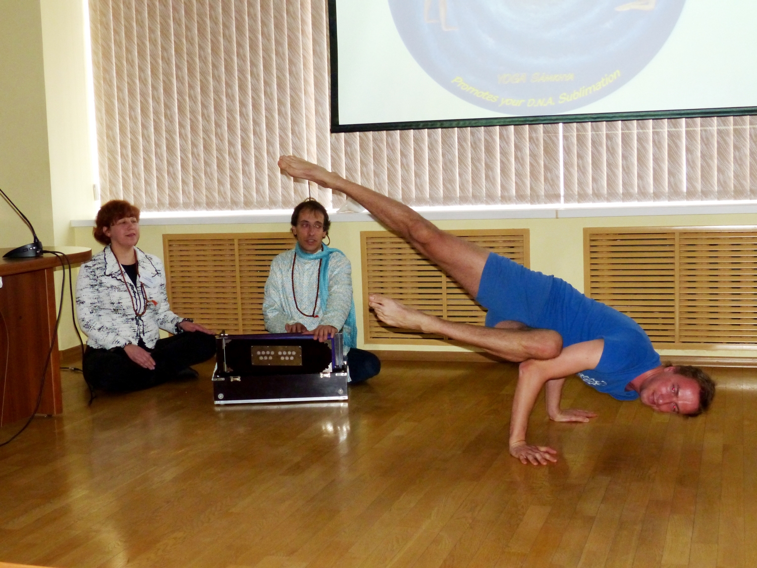 Encontro de H.H. Jagat Guru Amrta Sūryānanda Mahā Rāja com a Direcção da Federação Russa do Yoga Clássico - Moscovo, Rússia - 2013, Abril