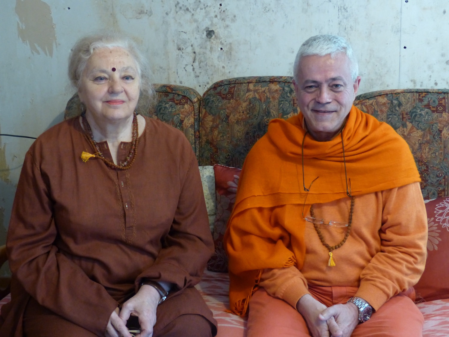 Meeting of H.H. Jagat Guru Amrta Sūryānanda Mahā Rāja with Tara Michaël - Arles, Provence - 2013, May