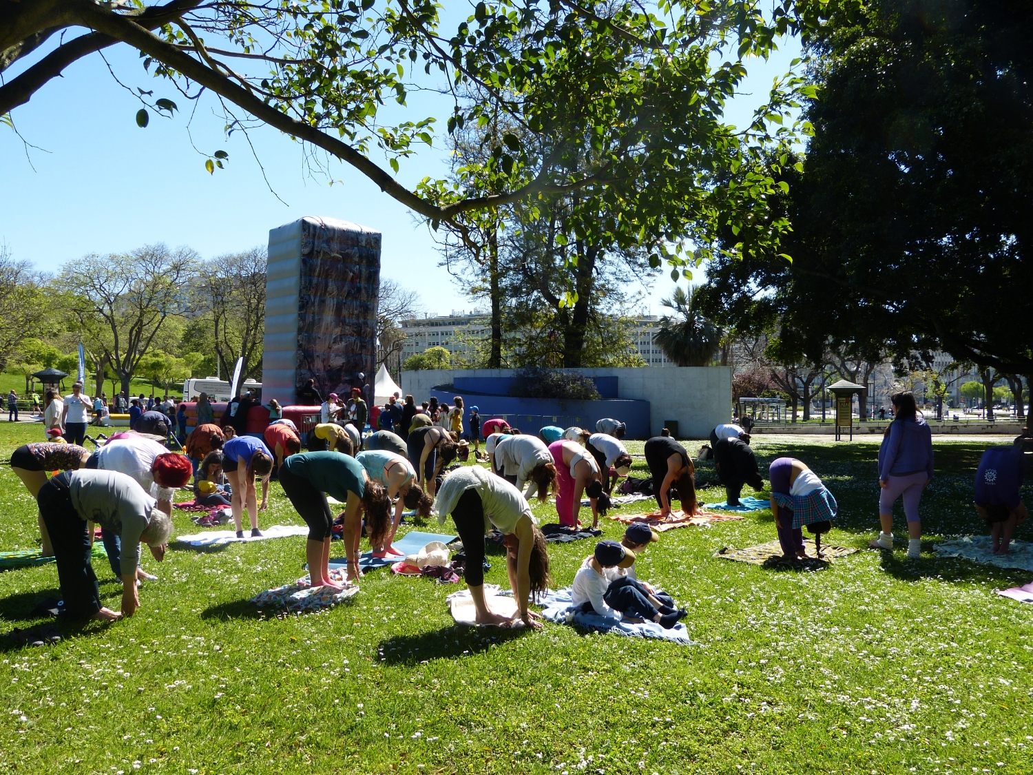 Yoga Sámkhya class at the event 'Há Festa no Parque' organized by the City Hall of Lisbon on the occasion of the commemorations of April the 25th - 2016